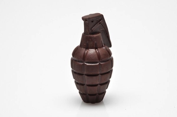 Бомба из настоящего шоколада от  Raphael Volkmer