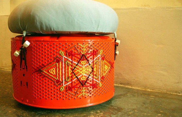 Пуфики Knit Knack. Редизайн барабанов от старых стиральных машин