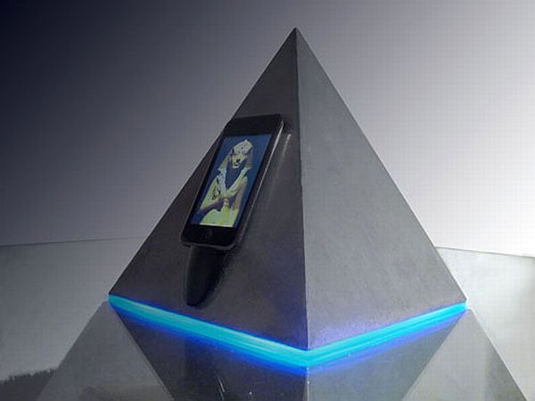 Журнальный Столик Horus. iPhone–памятник в египетском стиле.