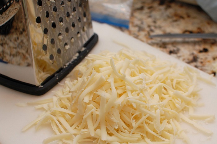 Сыр должен быть мягким, а не замороженным. / Фото: legkovmeste.ru