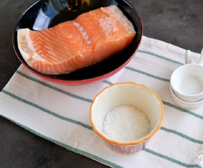Даже в рыбу нужно класть немного сахара, чтобы усилить вкус. / Фото: vilkin.pro