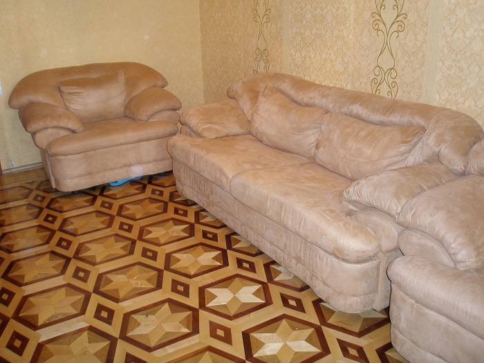 Мебельная обивка впитывает неприятные запахи, которые сложно вывести. / Фото: mirlandshaft.ru