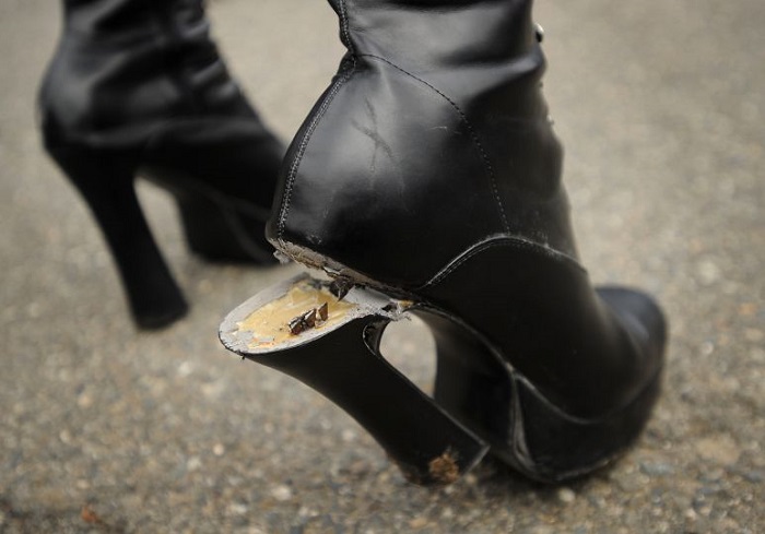Если вы не починили сломанный каблук сразу, значит сапоги вам не нужны. / Фото: fb.ru