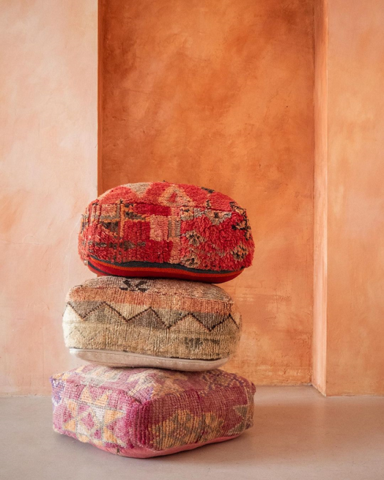 Марокканские пуфы создаются из ковров. / Фото: livemaster.ru
