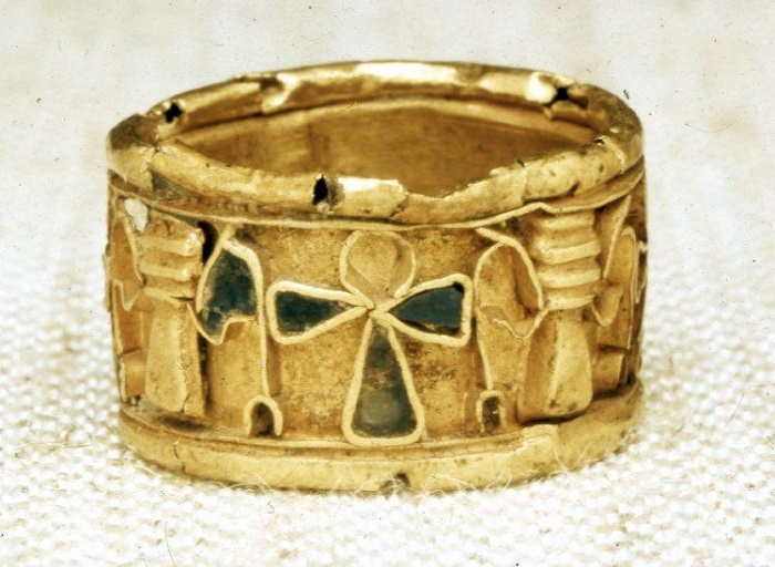Так выглядело помолвочное кольцо в Древнем Египте. / Фото: pinterest.ru