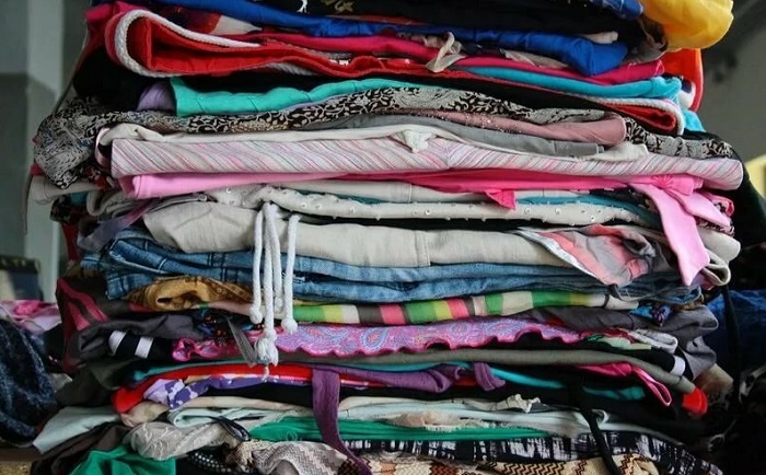 Старую одежду лучше отдать нуждающимся. / Фото: Darudar.org