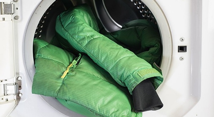 Пуховик нельзя стирать в стиральной машинке. / Фото: travel-dom.ru