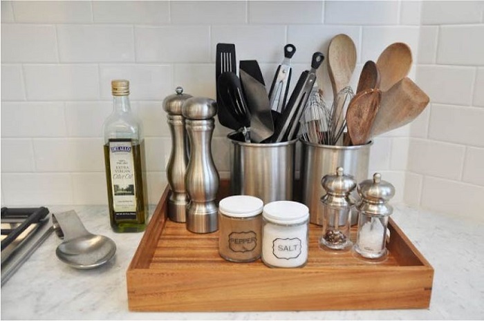 Некоторые кухонные принадлежности нужно держать в отдельных шкафчиках. / Фото: Pinterest.com