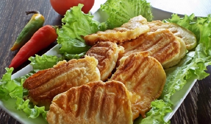 Бутерброд из сыра и колбасы в кляре. / Фото: iamcook.ru