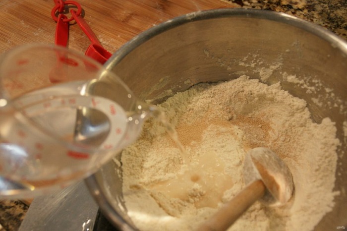 На воде из-под макарон можно замесить тесто для выпечки. / Фото: povar.ru