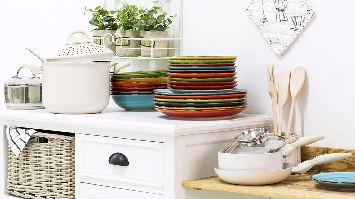 Новая посуда будет безопасной, в отличие от бывшей в употреблении. / Фото: remont-samomy.ru