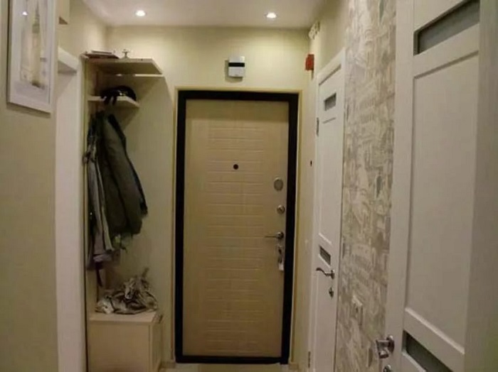 Дверь в ванную не должна находиться рядом со входом в квартиру. / Фото: ideas.homechart.ru