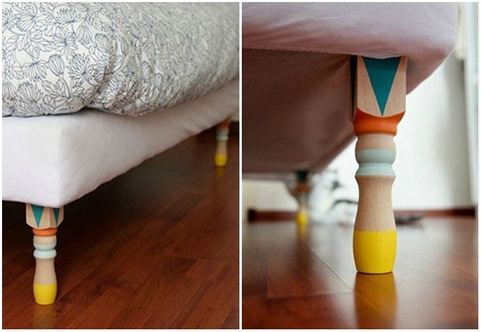 Разноцветные ножки на кровати. / Фото: Styldoma.ru