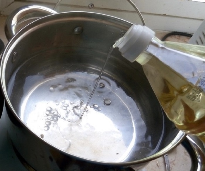 Постное масло не дает макаронам соединиться с соусом. / Фото: Superchief.ru