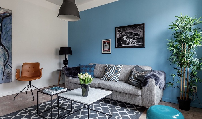 Голубой цвет освежил интерьер 