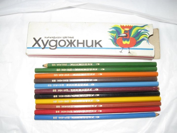 Чтобы прорисовать контур губ использовали обычный цветной карандаш. / Фото: youla.io