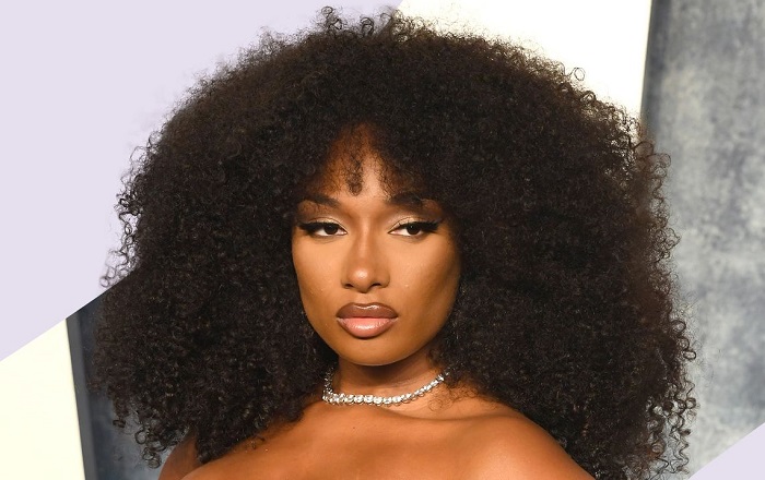 Меган красит губы разными оттенками. / Фото: glamourmagazine.co.uk