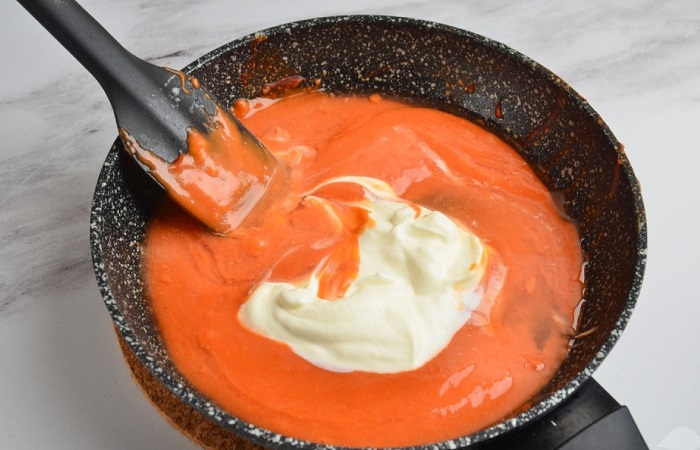 Используйте сметану и томатную пасту, а не сливки и кетчуп