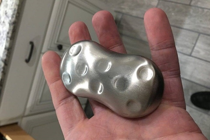 Металлическое мыло должно убирать запах с кожи рук