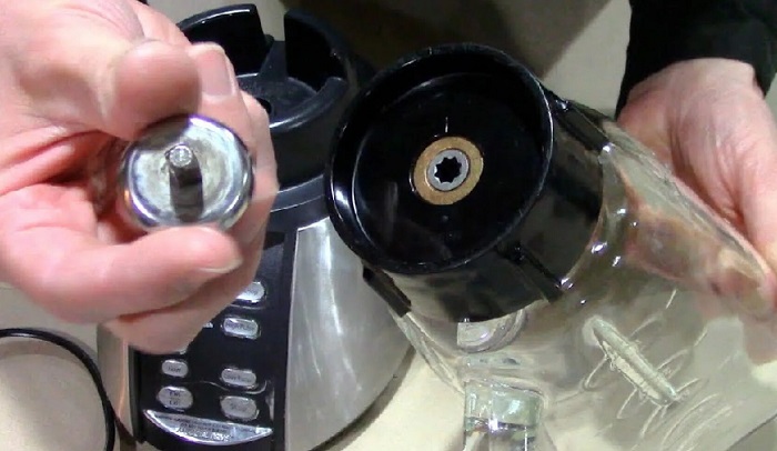 Чаша блендера сломалась. / Фото: storage.googleapis.com