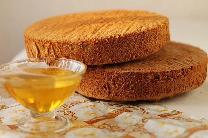 Медовый бисквит идеально подходит для медовика. / Фото: travel-dom.ru