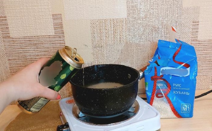 Варите рис на воде с пивом. / Изображение: дзен-канал technotion