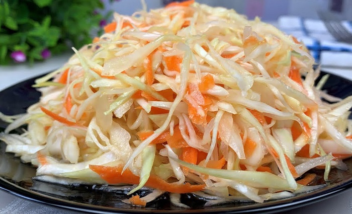 Салат с капустой и морковью Салат с капустой и морковью