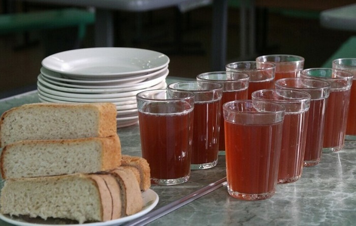 Компот из сухофруктов в стаканах Компот из сухофруктов в стаканах