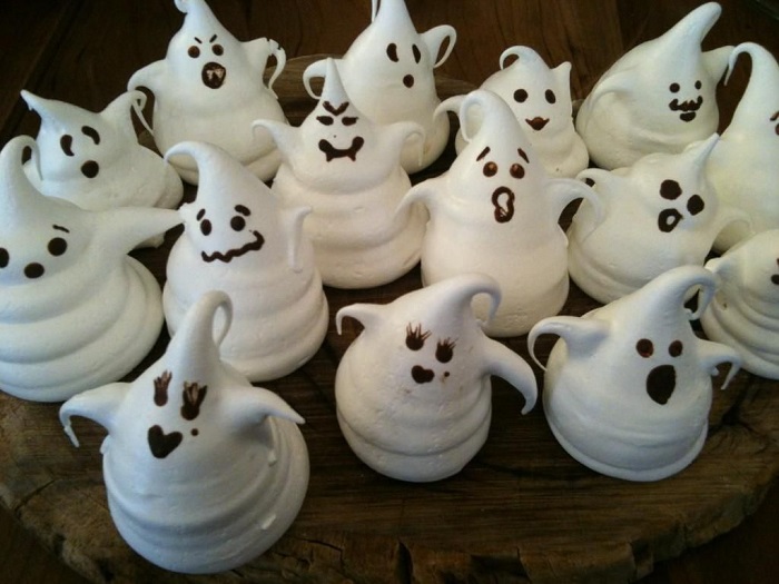 Милые приведения из белкового теста Милые приведения из белкового теста