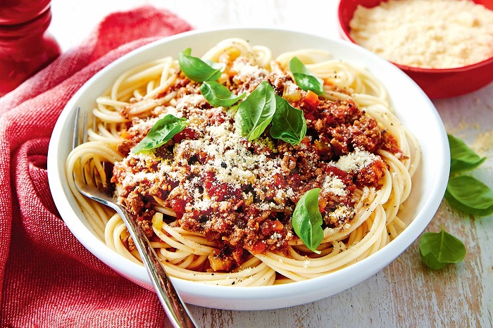 Спагетти с соусом болоньезе. / Фото: attuale.ru