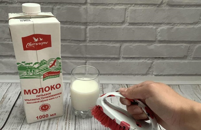 Горячее молоко борется со следами от чернил. / Изображение: дзен-канал technotion