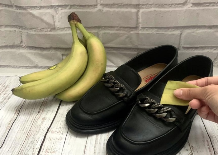 Натрите кожаные туфли банановой шкуркой. / Изображение: дзен-канал technotion