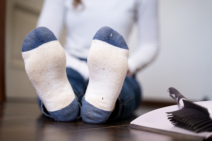 Наденьте махровые носки и походите по квартире