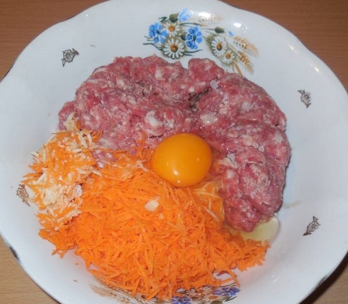 Морковь добавит котлетам яркости. / Фото: m.povar.ru