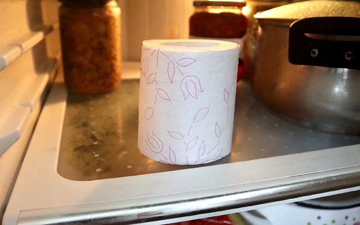 Туалетная бумага впитывает лишнюю влагу. / Фото: hi-tech.mail.ru