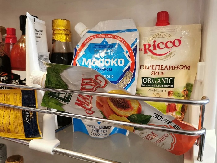 Соусы на дверце холодильника. / Фото: u-mama.ru