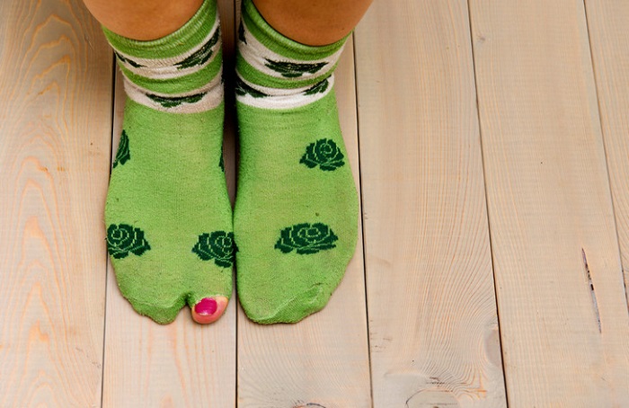 Порванные носки нужно или зашить, или выбросить. / Фото: wday.ru