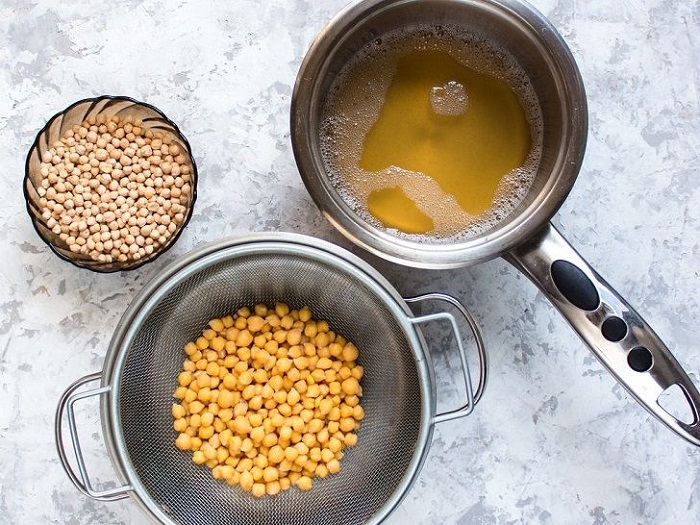 Замочите нут на несколько часов Замочите нут на несколько часов