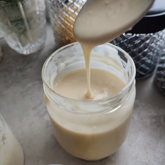 Перелейте готовый майонез в банку для удобства Перелейте готовый майонез в банку для удобства