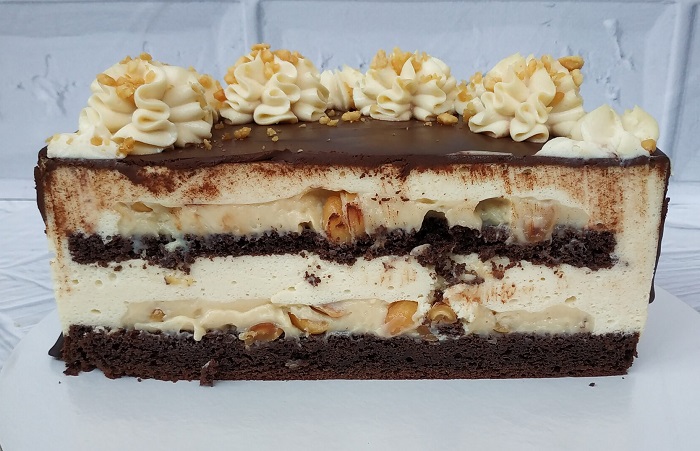 Торт можно украсить кремом сверху Торт можно украсить кремом сверху