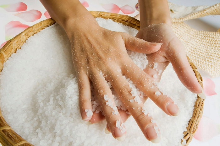 Морская соль содержит много полезных минералов. / Фото: krasotkapro.ru