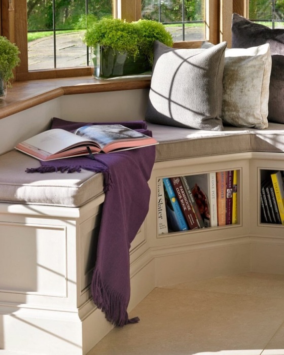 Под местом для сидения можно хранить книги. / Фото: Pinterest.com