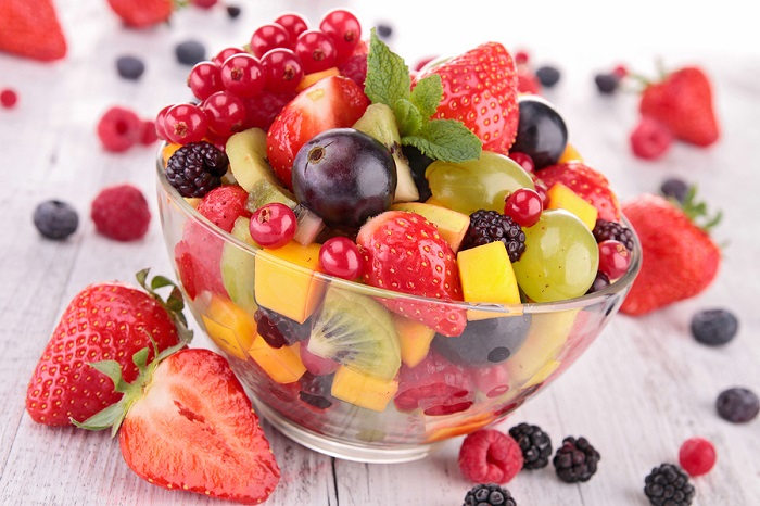 Во фруктах и ягодах намного меньше сахара, чем, например, в кленовом сиропе. / Фото: wallbox.ru