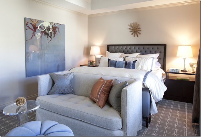 Спальня плавно переходит в гостиную