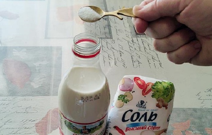 Посолите молоко в бутылке. / Изображение: дзен-канал technotion