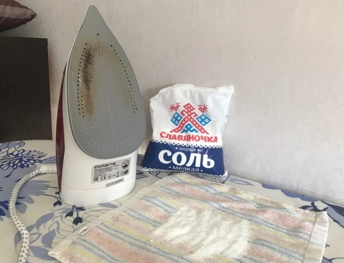 Насыпьте соль на полотенце и погладьте его Насыпьте соль на полотенце и погладьте его