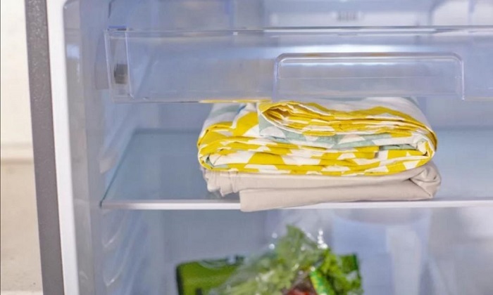 Дезинфекция постельного белья может произойти в холодильнике