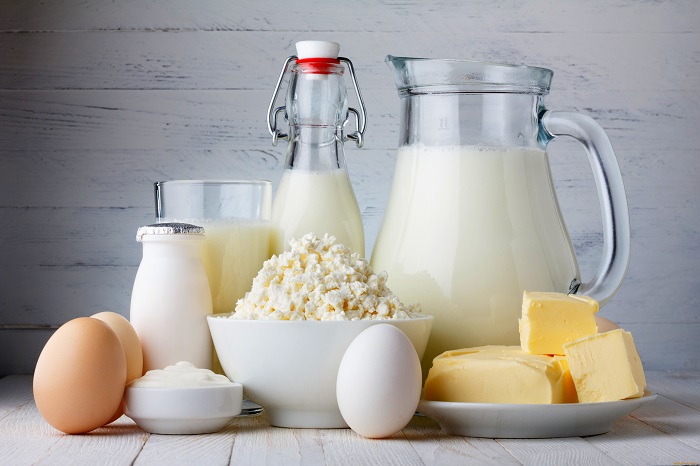 Нужно выбирать менее жирные кисломолочные продукты. / Фото: hyser.com.ua