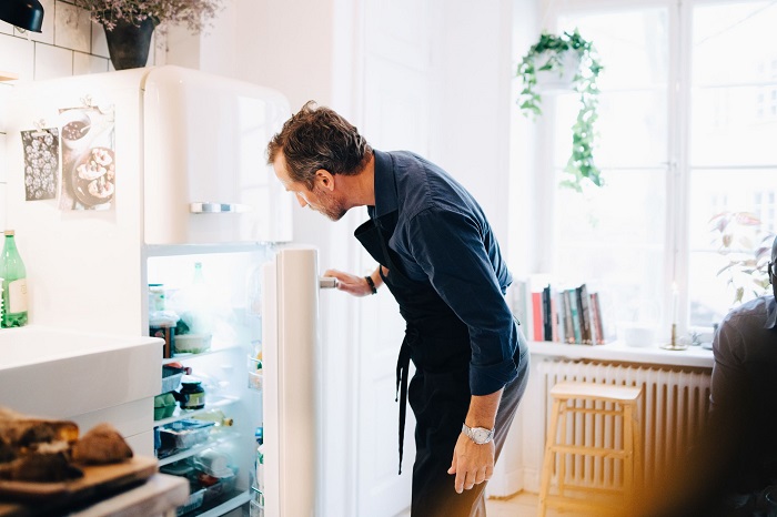 Шуметь могут даже самые тихие модели холодильников. / Фото: klin.trade-services.ru