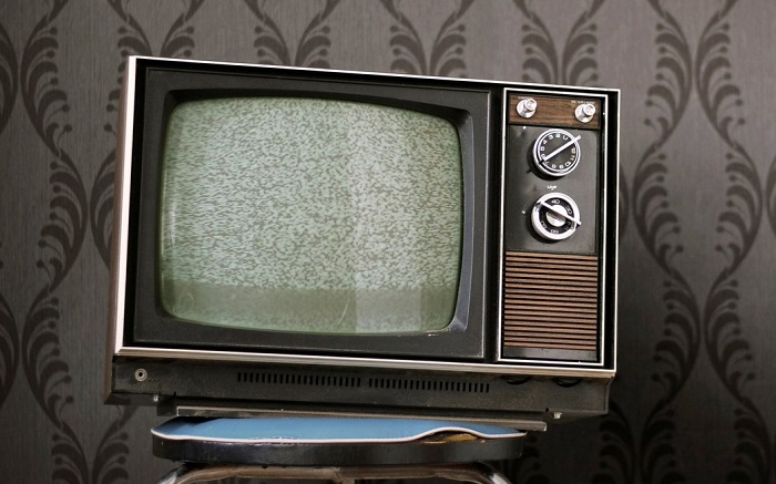 Если телевизор ломался, его не выбрасывали, а несли в ремонт. / Фото: goodfon.com